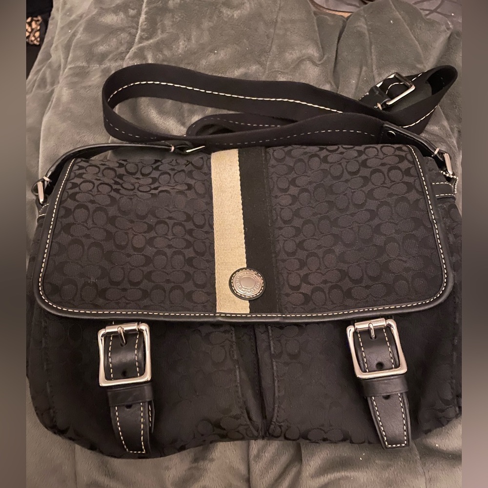 Excellent Condition Authentic Vintage Coach black/Blue messenger bag.